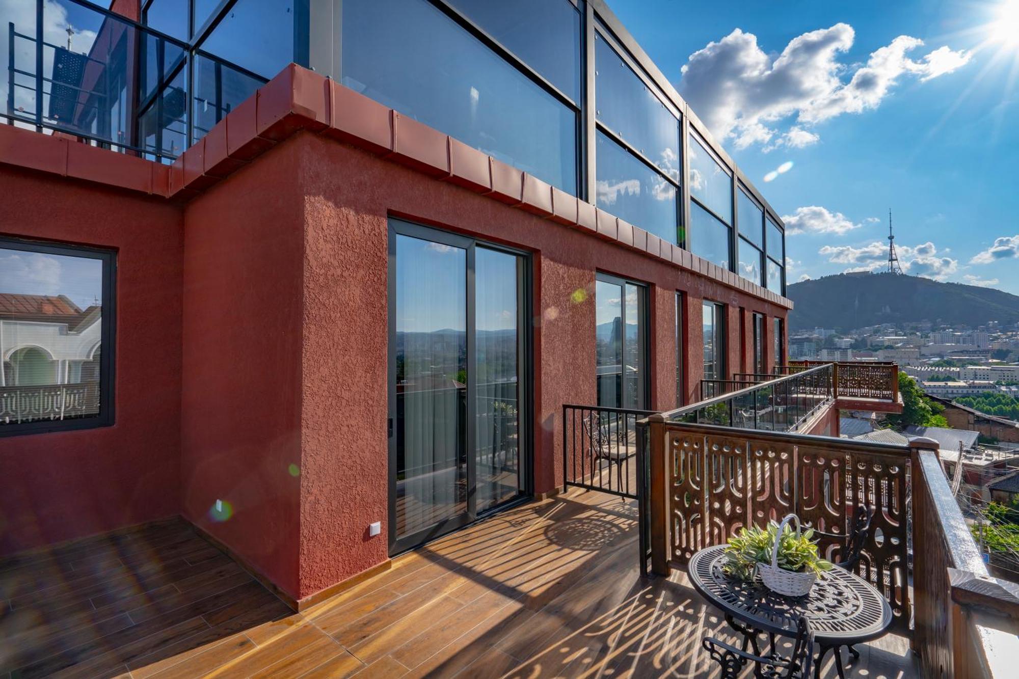 Iris Hotel Tbilisi Exteriör bild