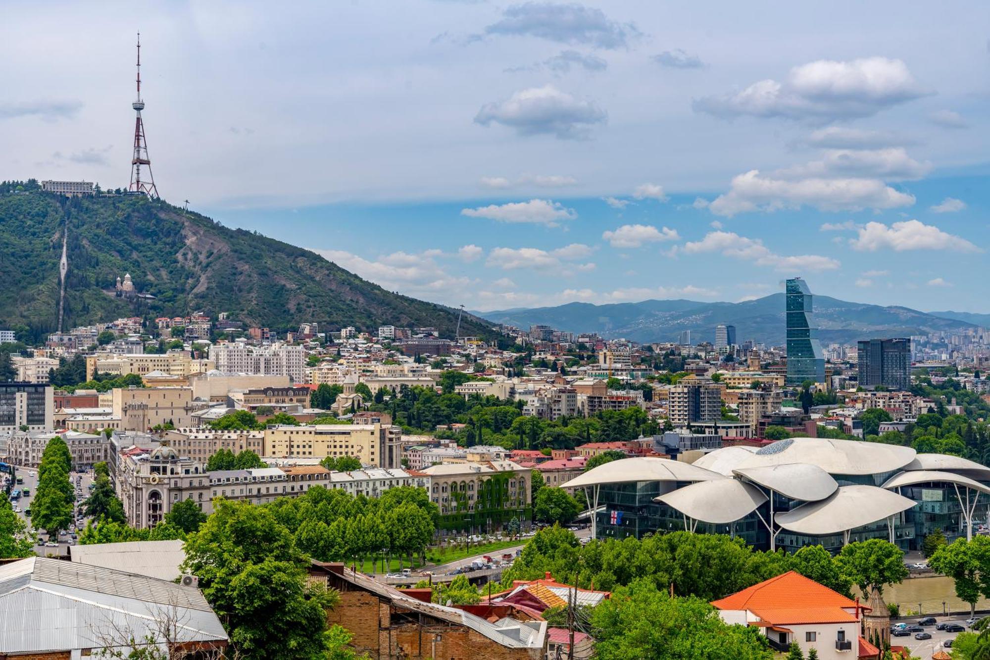 Iris Hotel Tbilisi Exteriör bild