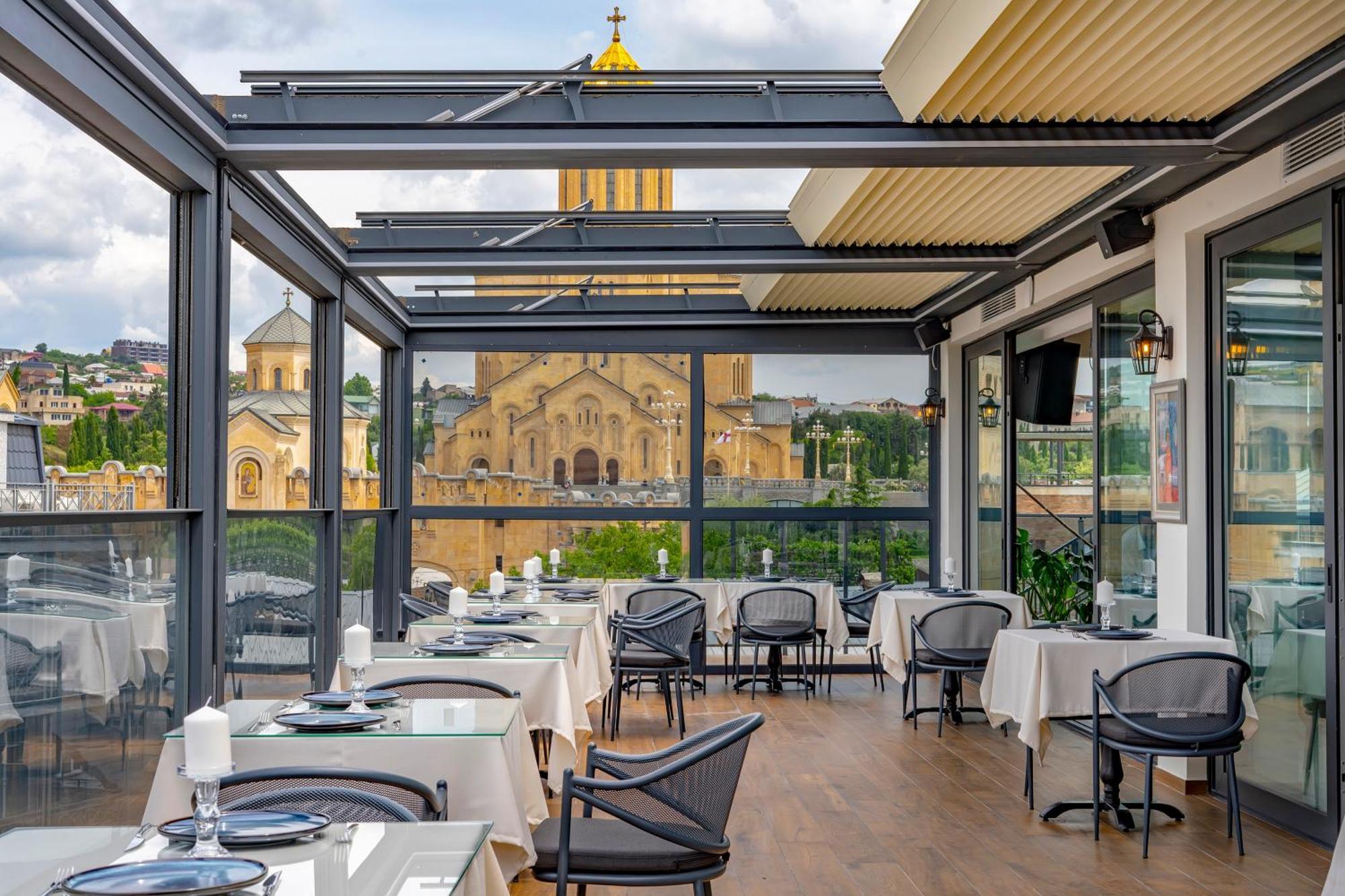 Iris Hotel Tbilisi Exteriör bild