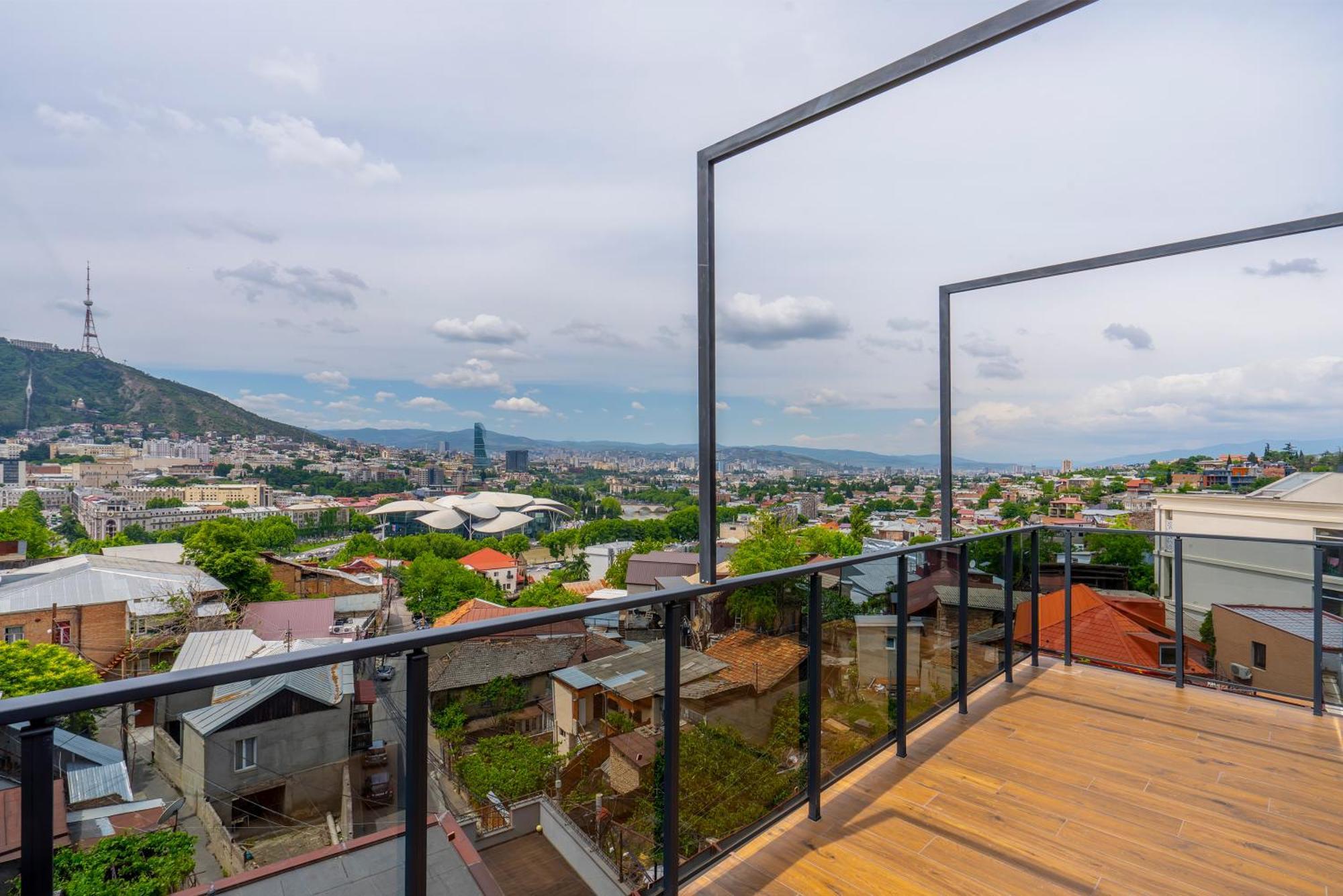Iris Hotel Tbilisi Exteriör bild