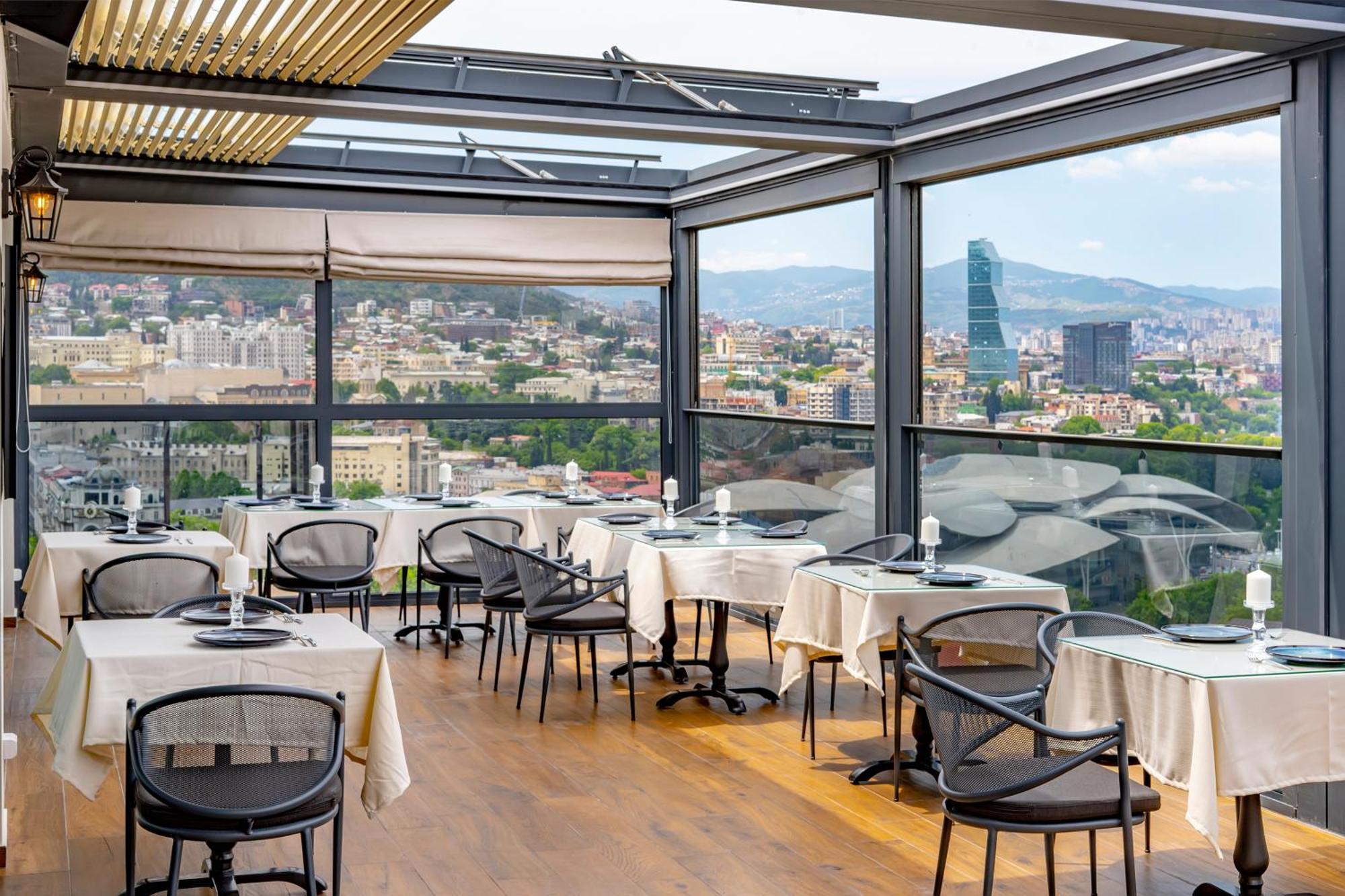 Iris Hotel Tbilisi Exteriör bild