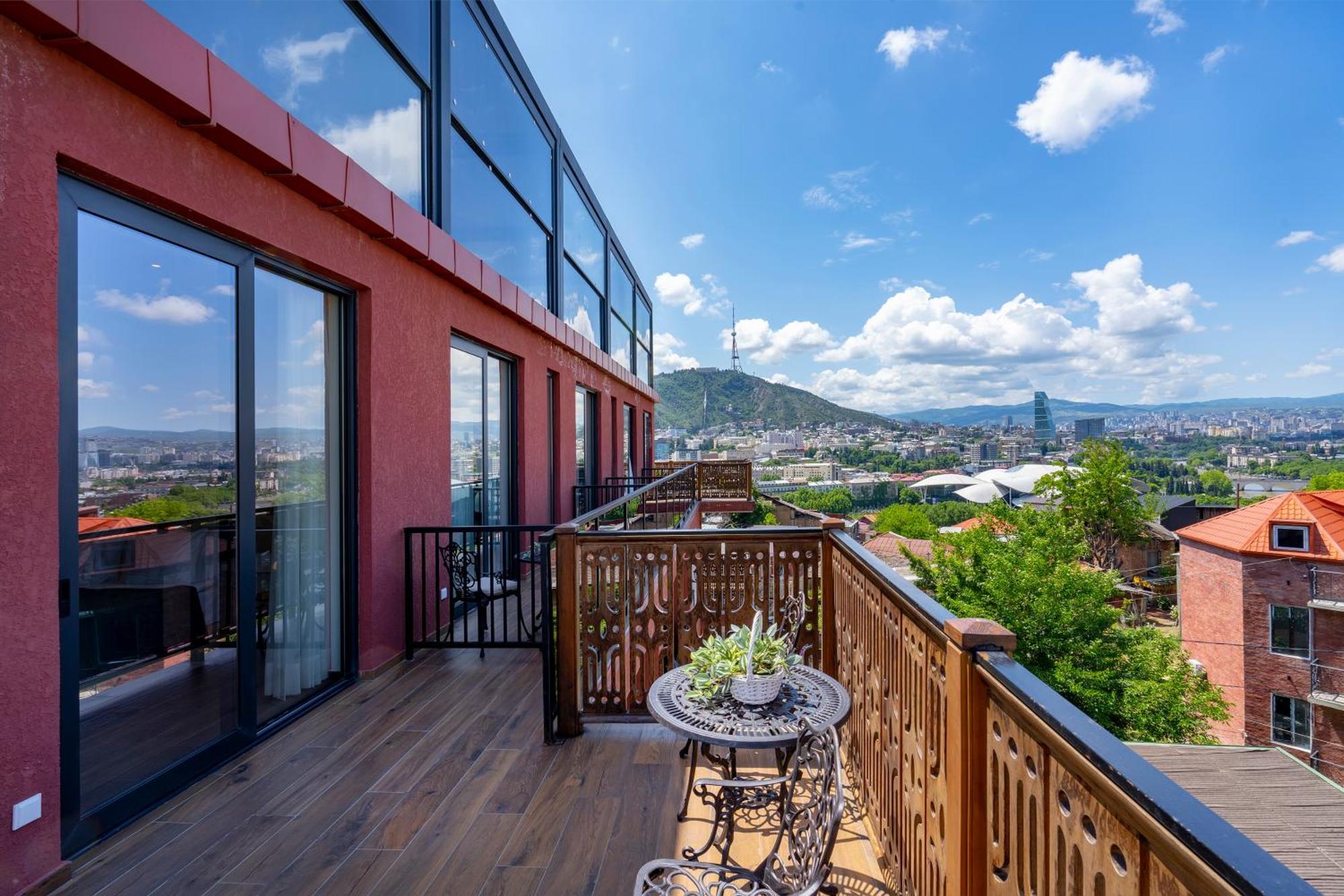 Iris Hotel Tbilisi Exteriör bild