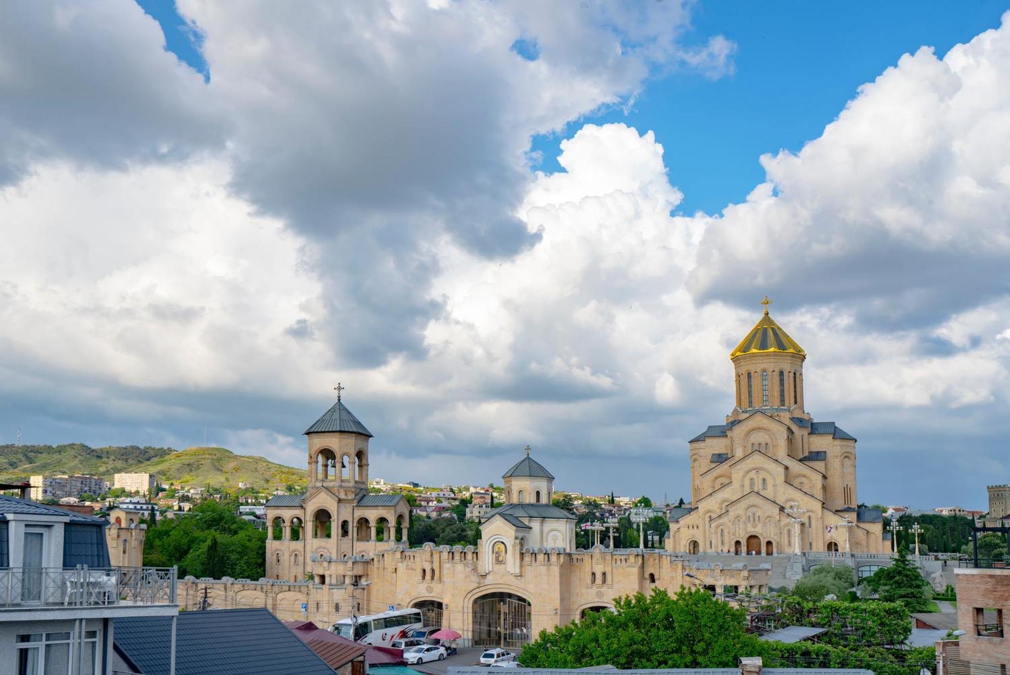 Iris Hotel Tbilisi Exteriör bild