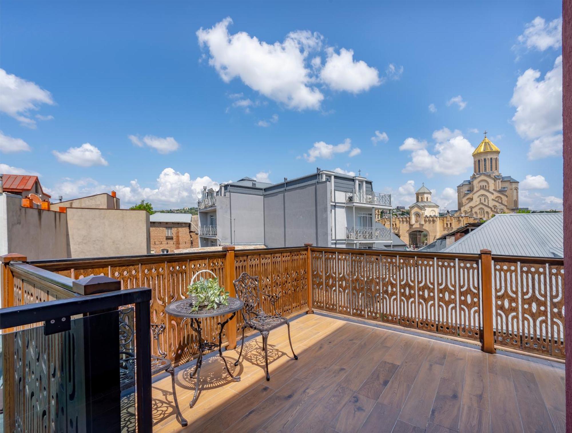 Iris Hotel Tbilisi Exteriör bild