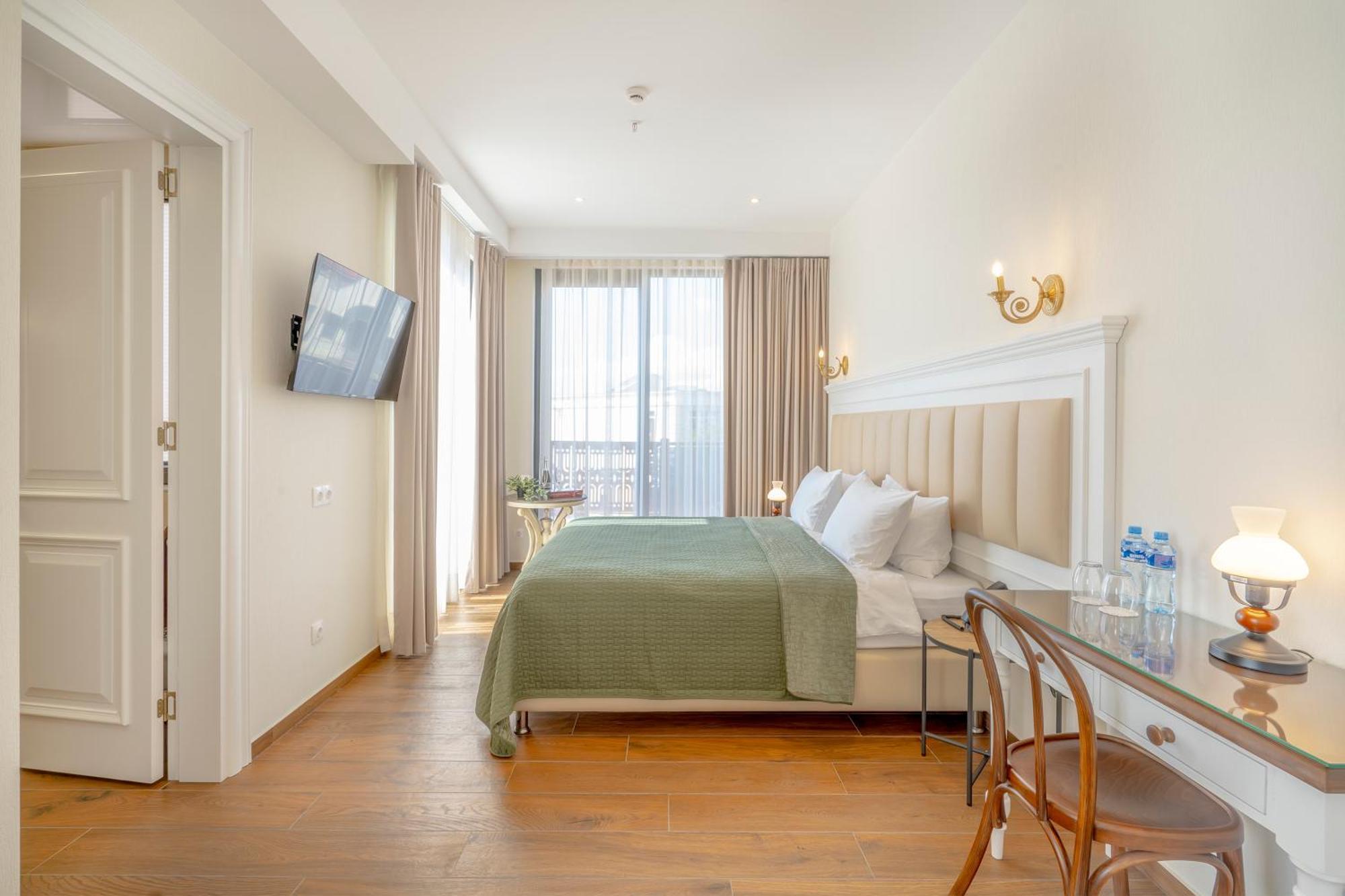 Iris Hotel Tbilisi Exteriör bild