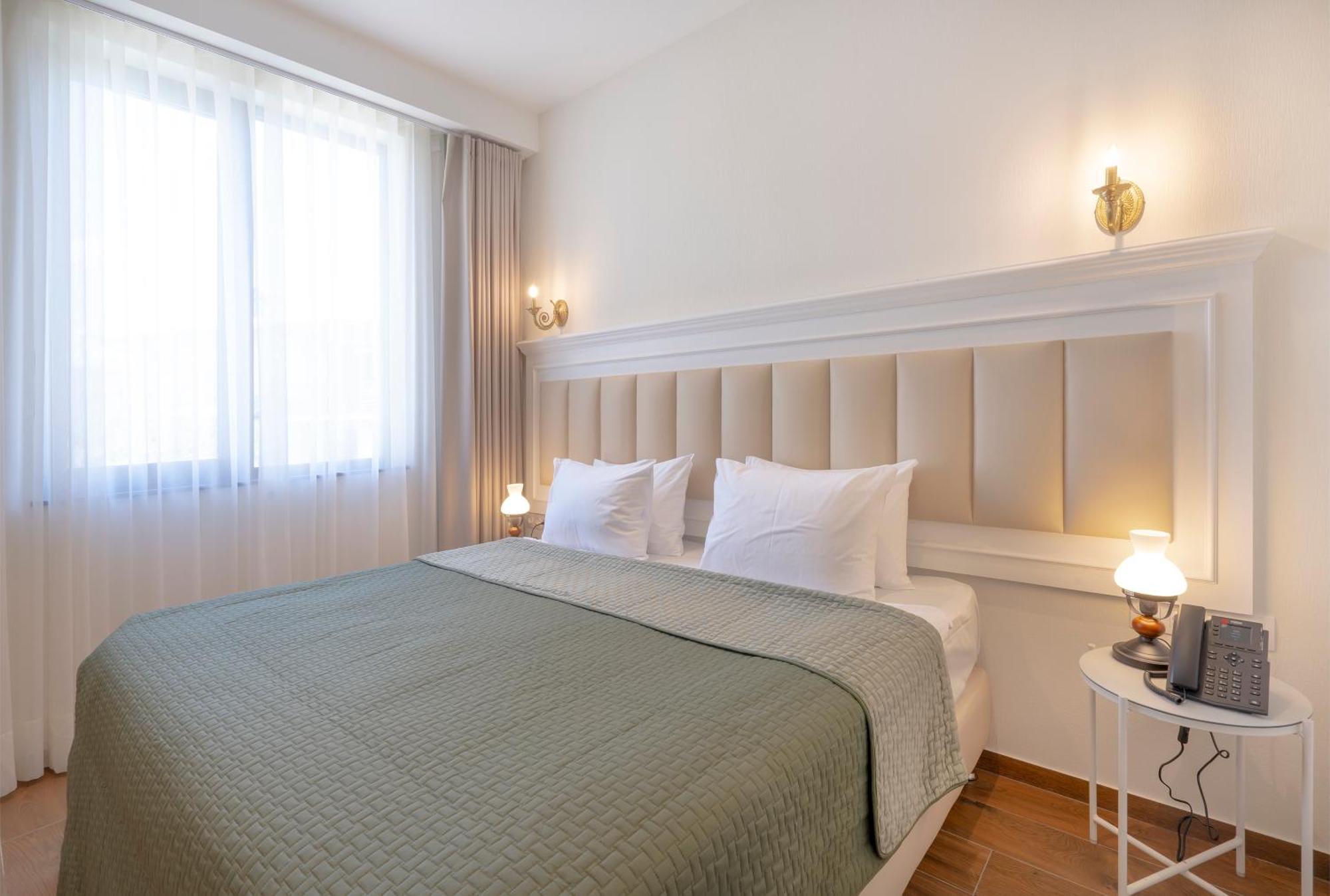 Iris Hotel Tbilisi Exteriör bild