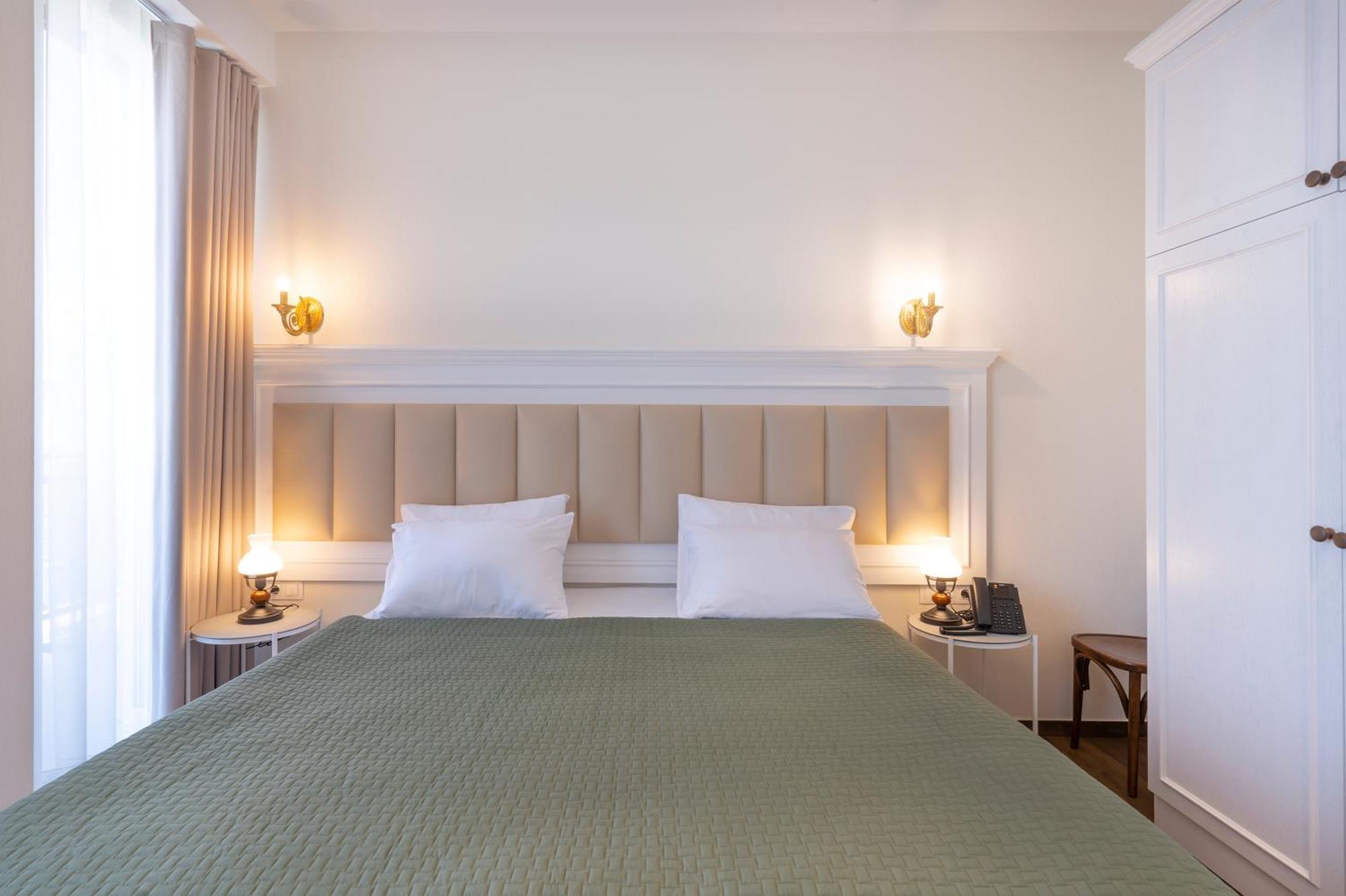 Iris Hotel Tbilisi Exteriör bild